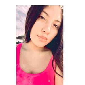 Meet your Posher, Estefania